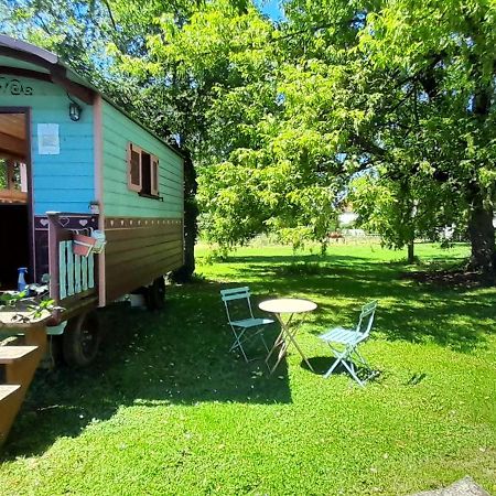 Les Roulottes Hotell Pouilly-sur-Vingeanne Exteriör bild