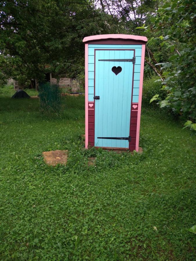 Les Roulottes Hotell Pouilly-sur-Vingeanne Exteriör bild