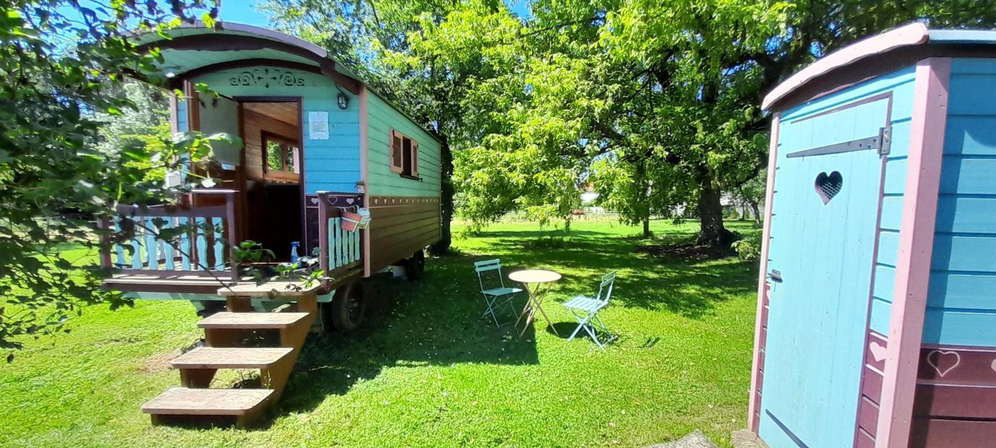 Les Roulottes Hotell Pouilly-sur-Vingeanne Exteriör bild