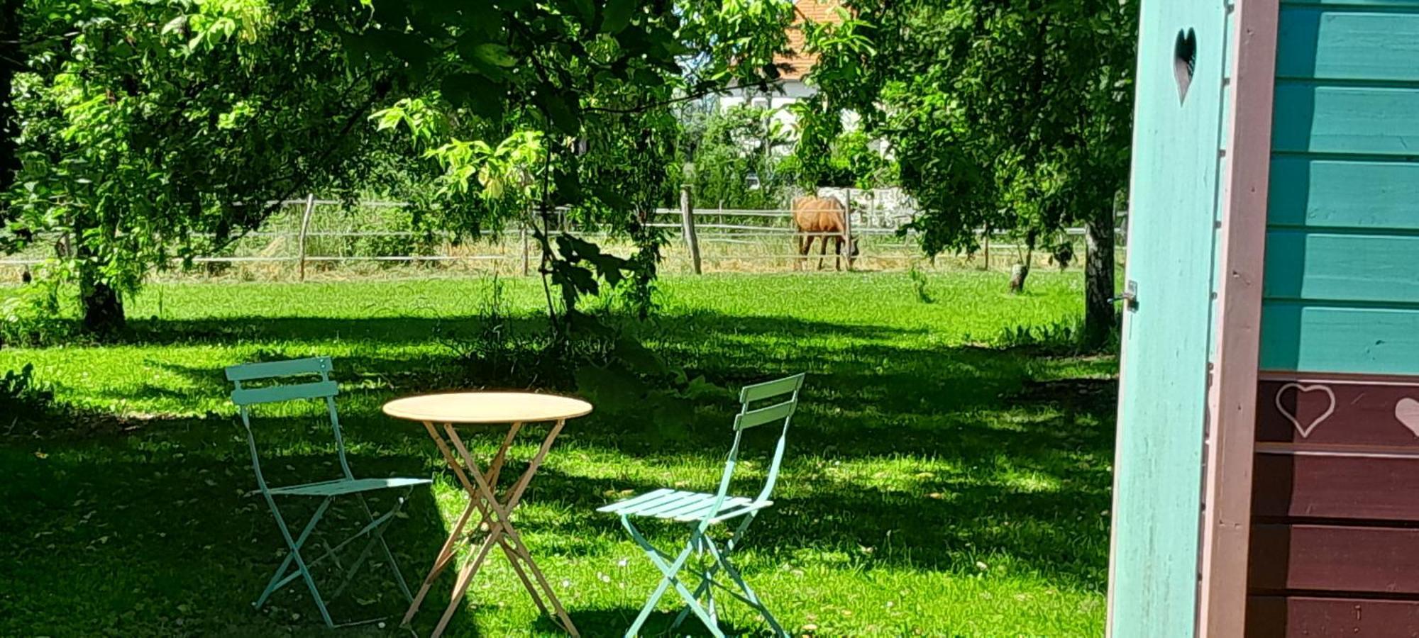 Les Roulottes Hotell Pouilly-sur-Vingeanne Exteriör bild
